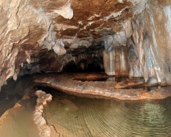 Grotta_dei_laghetti